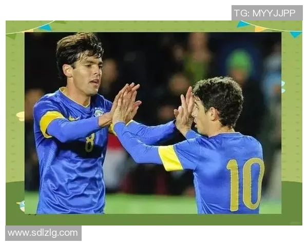 帅气球星在绿茵场上展现非凡技艺与风采，瞬间定格令人热血沸腾的精彩瞬间